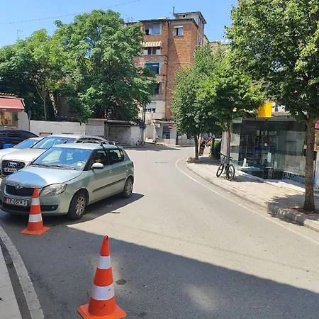 La Strada تيرانا